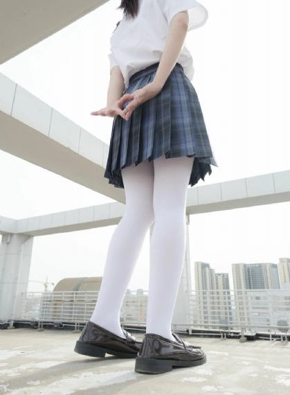 伸到同桌胸罩里摸她奶_超清高清视频播放