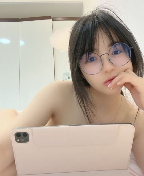 在黑暗中堕落在线观看免费完整_手机在线免费观看