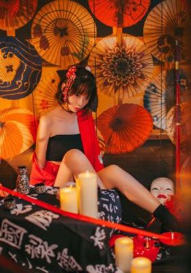 美女露出胸让男生狂揉_超清电影完整版