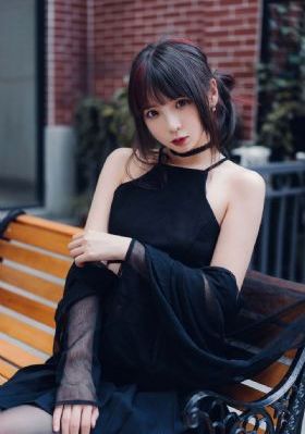 图书馆的她_BD天堂在线