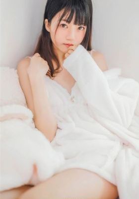 美女光屁屁露全身_高清高清完整版播放
